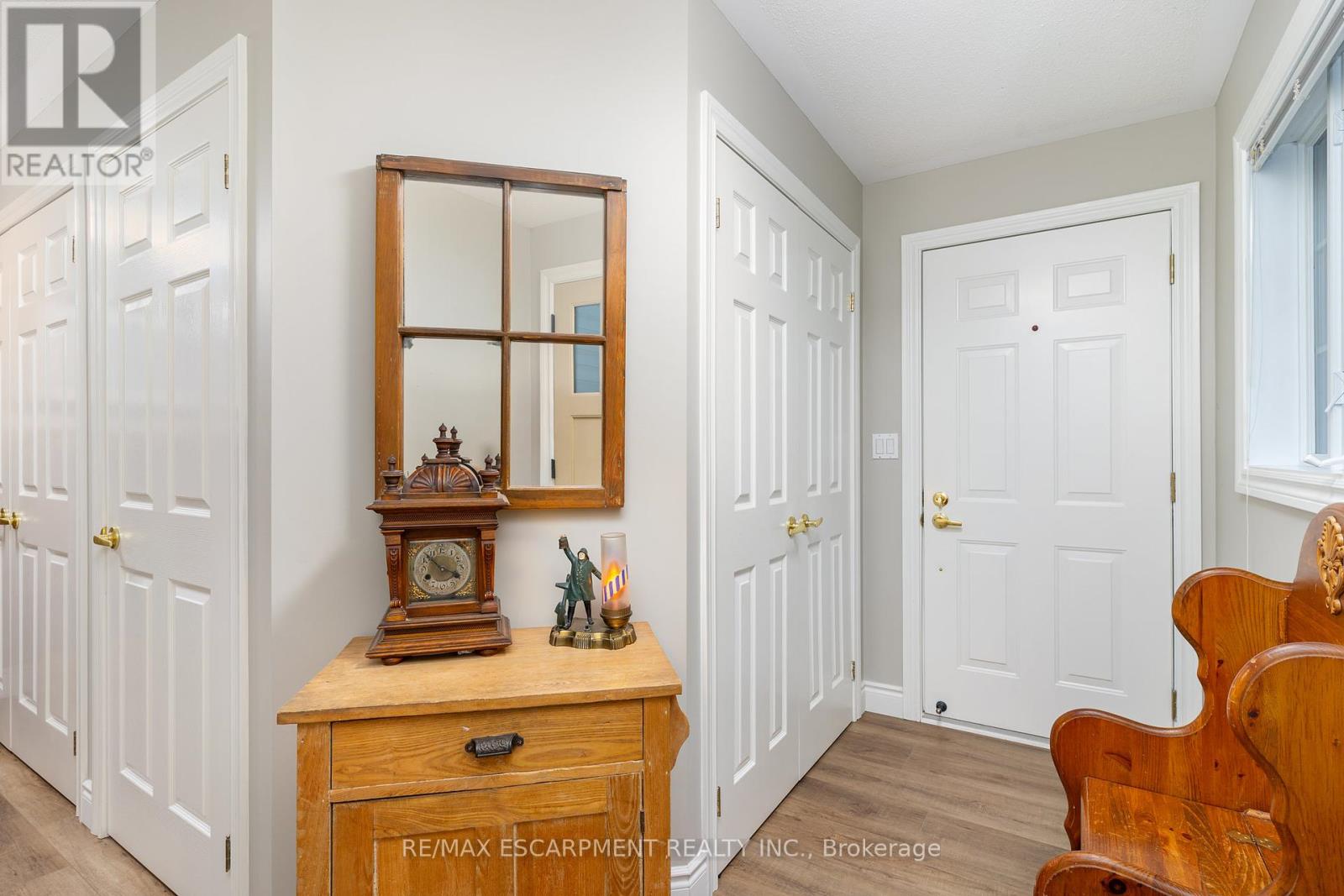 105 Glenariff Drive, Hamilton, Ontario  L8B 1A5 - Photo 3 - X12068324