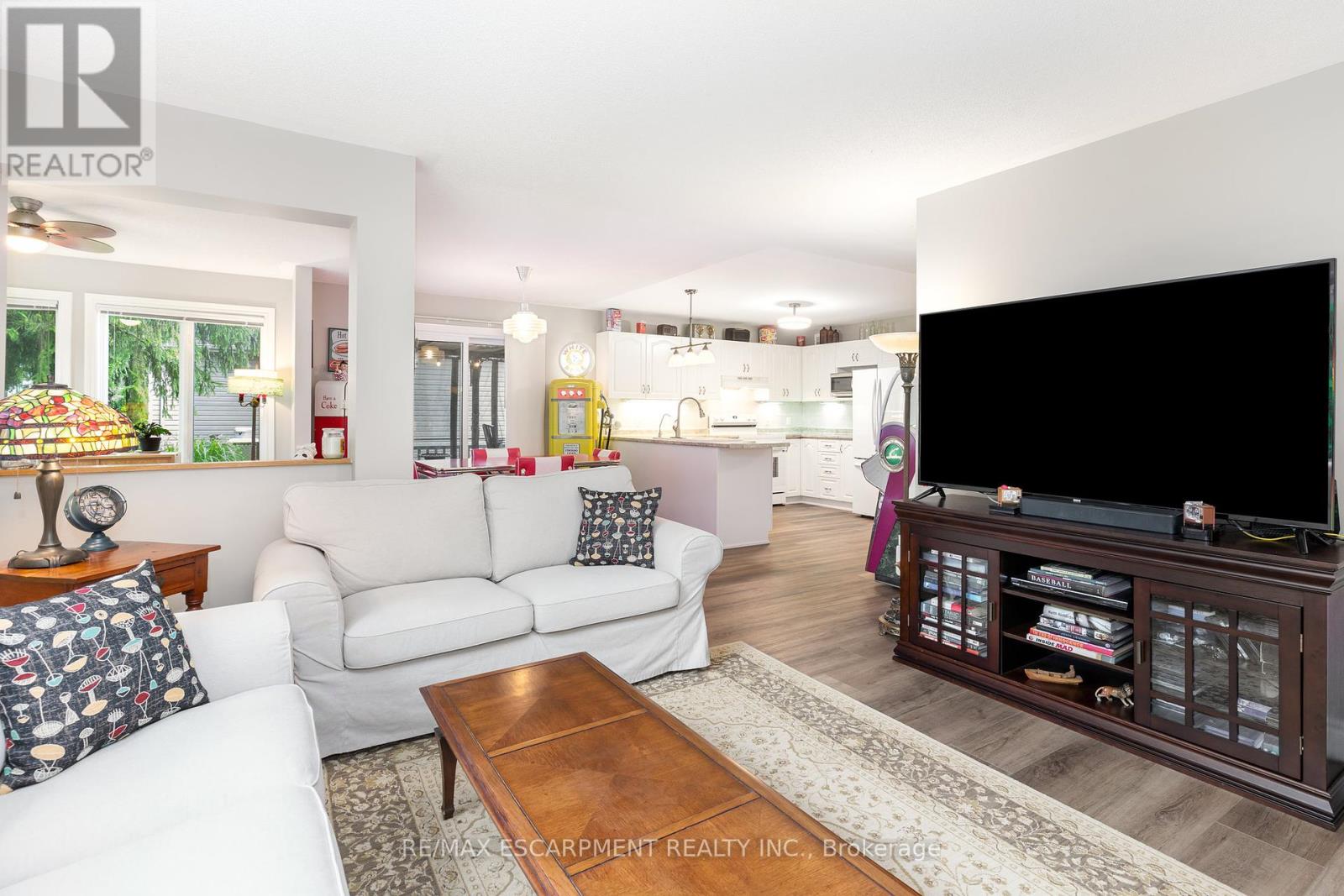 105 Glenariff Drive, Hamilton, Ontario  L8B 1A5 - Photo 5 - X12068324