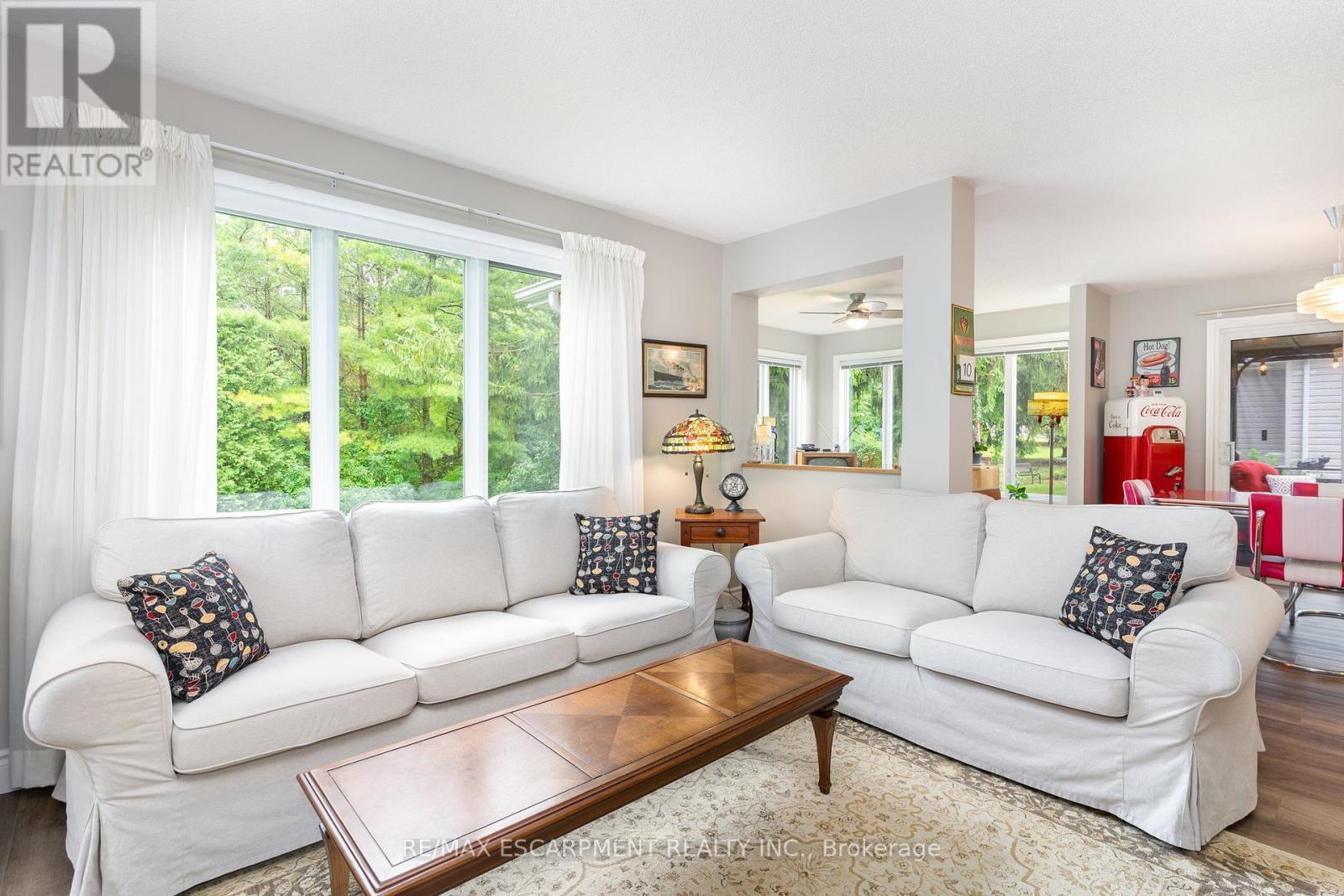 105 Glenariff Drive, Hamilton, Ontario  L8B 1A5 - Photo 6 - X12068324