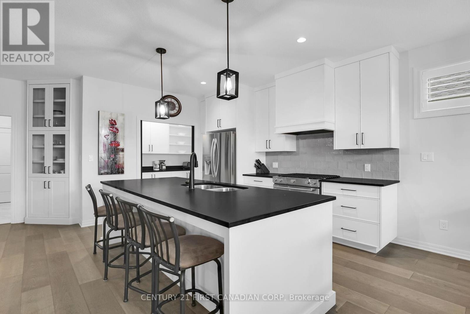 1543 Moe Norman Place, London South, Ontario  N6K 5R5 - Photo 13 - X12068357