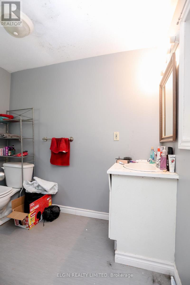 67-69 Elizabeth Street, St. Thomas, Ontario  N5R 2X3 - Photo 42 - X12068402
