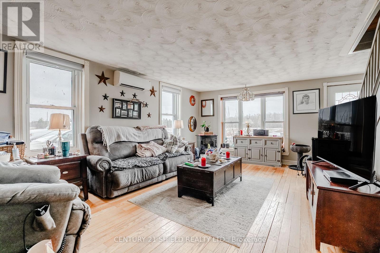 16615 Duff's Corners Road, North Stormont, Ontario  K0C 1V0 - Photo 7 - X12068346