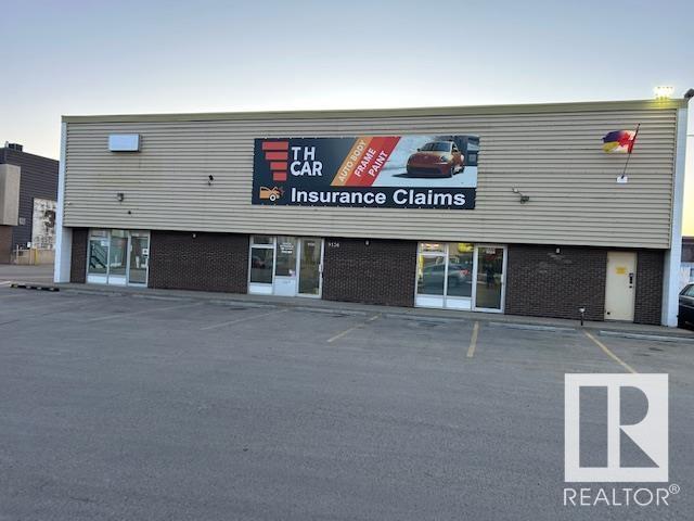 9136 Yellowhead TR NW, Edmonton, Alberta