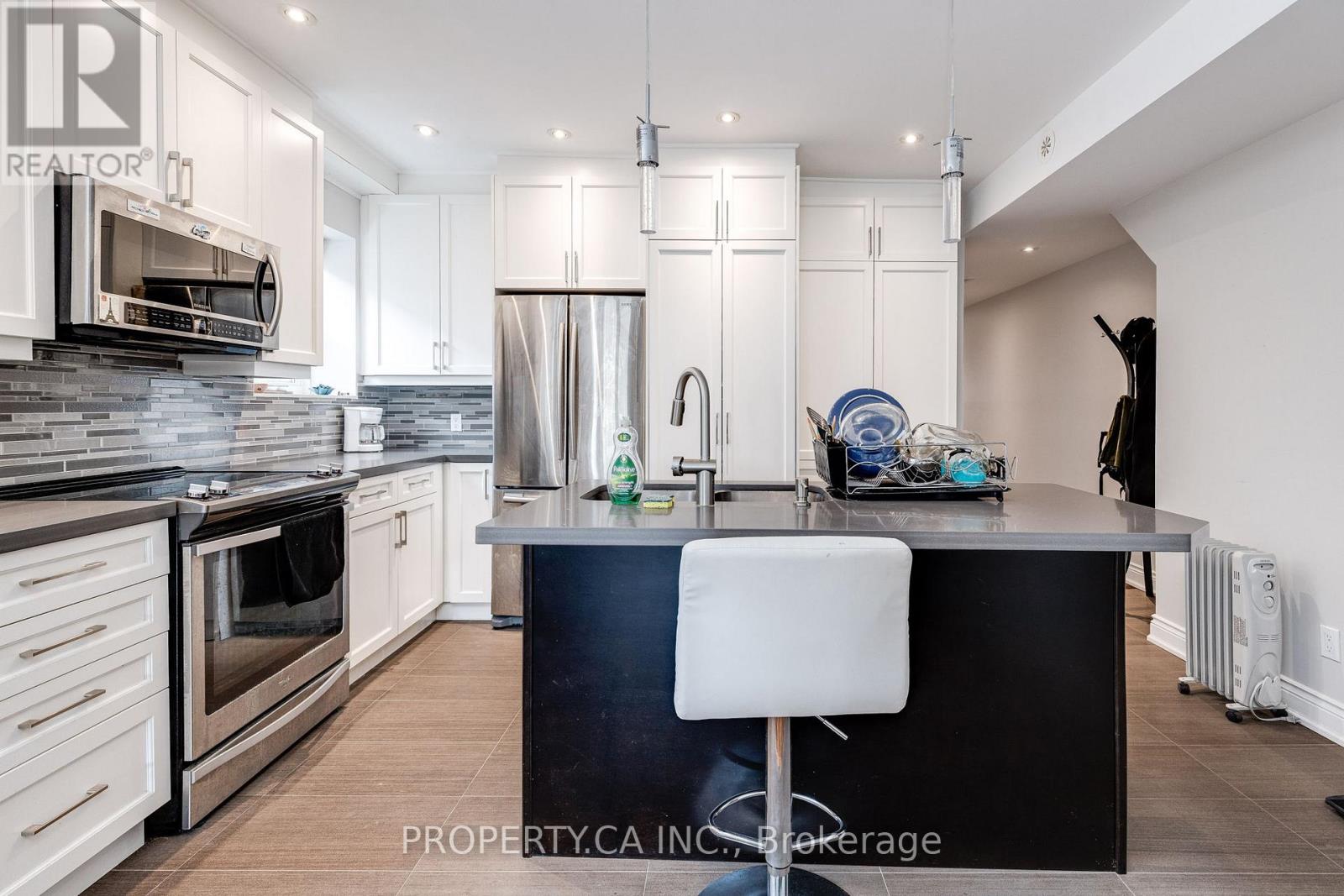 2 - 963 Avenue Road, Toronto, Ontario  M5P 2K9 - Photo 10 - C12068404