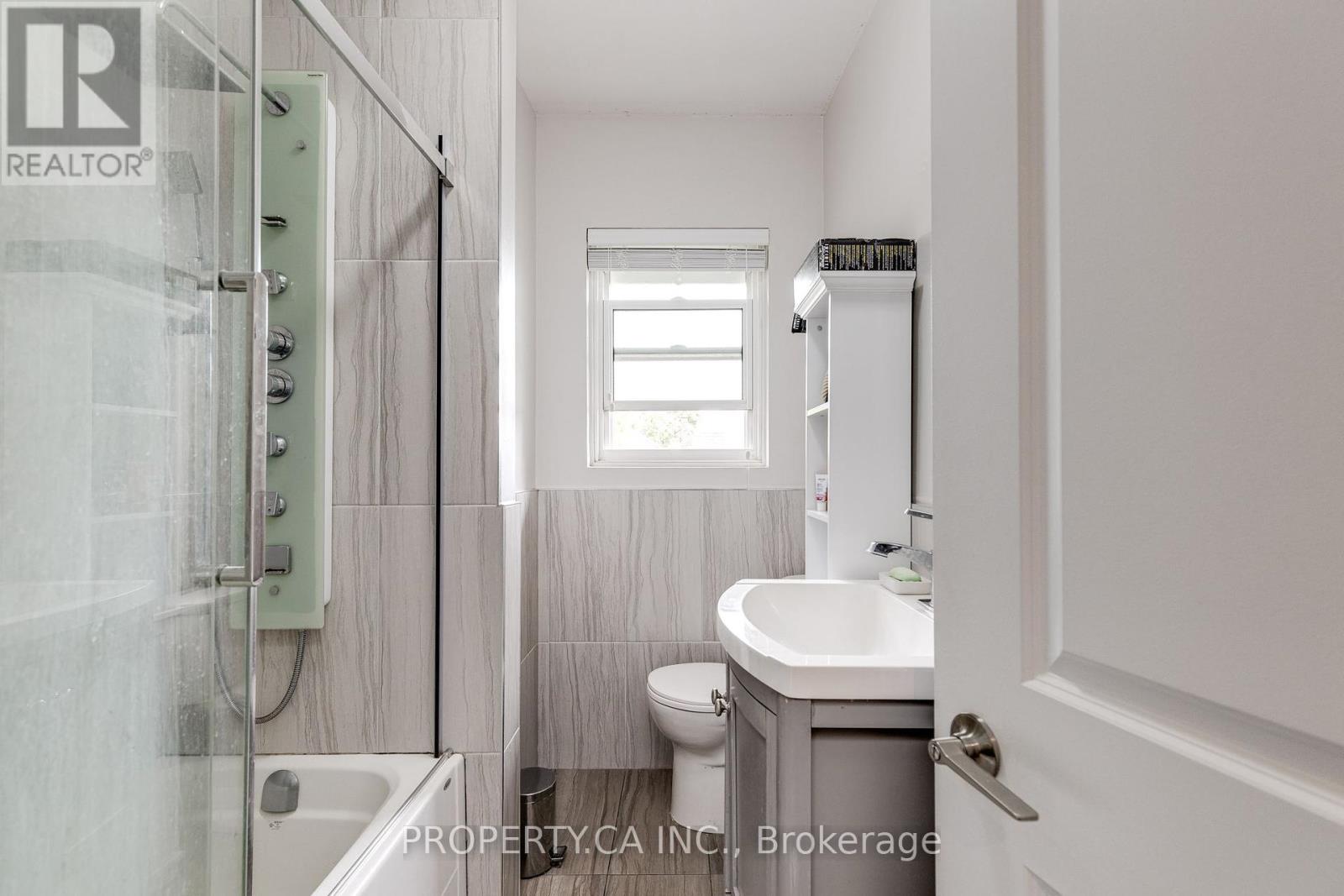 2 - 963 Avenue Road, Toronto, Ontario  M5P 2K9 - Photo 15 - C12068404