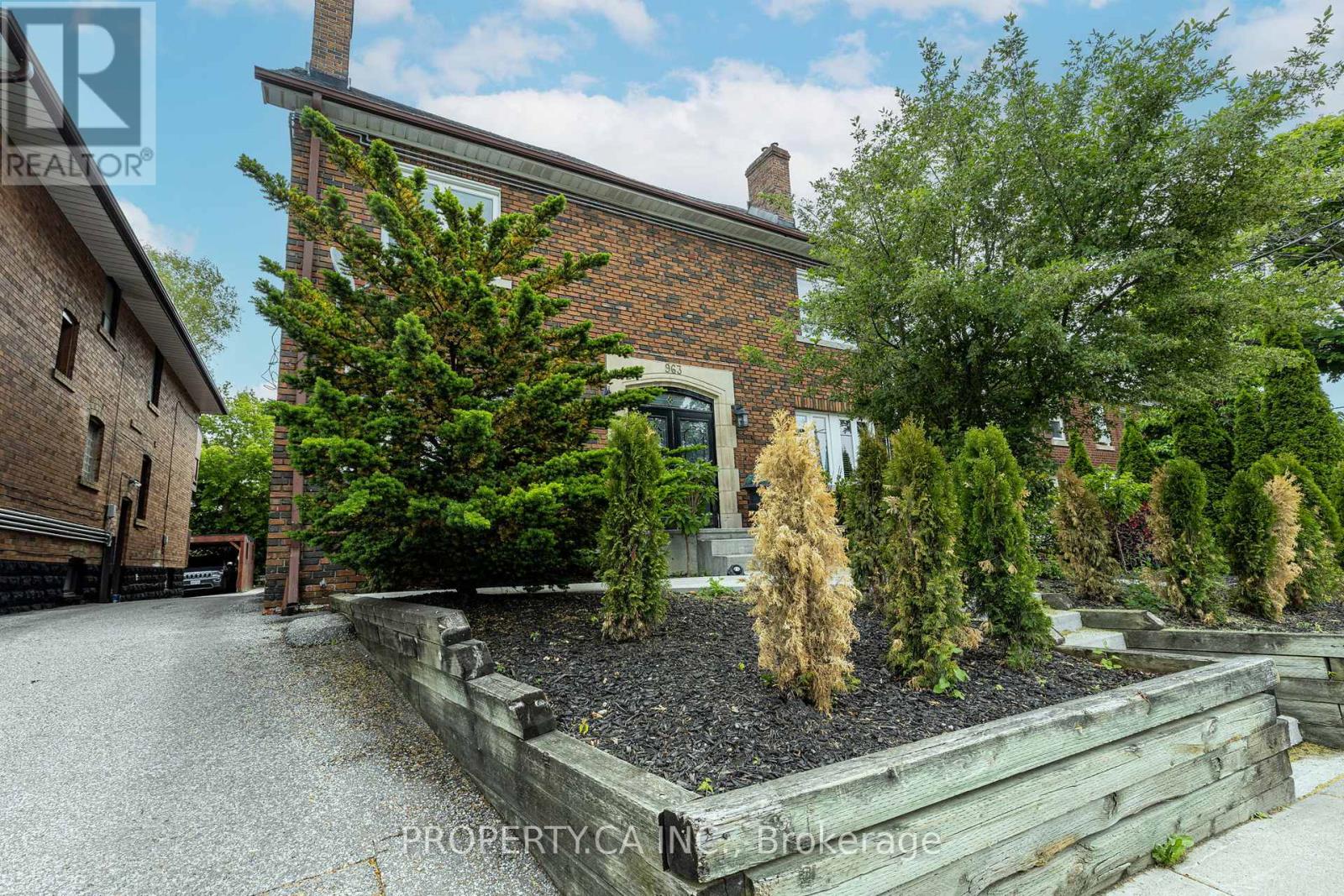 2 - 963 Avenue Road, Toronto, Ontario  M5P 2K9 - Photo 2 - C12068404