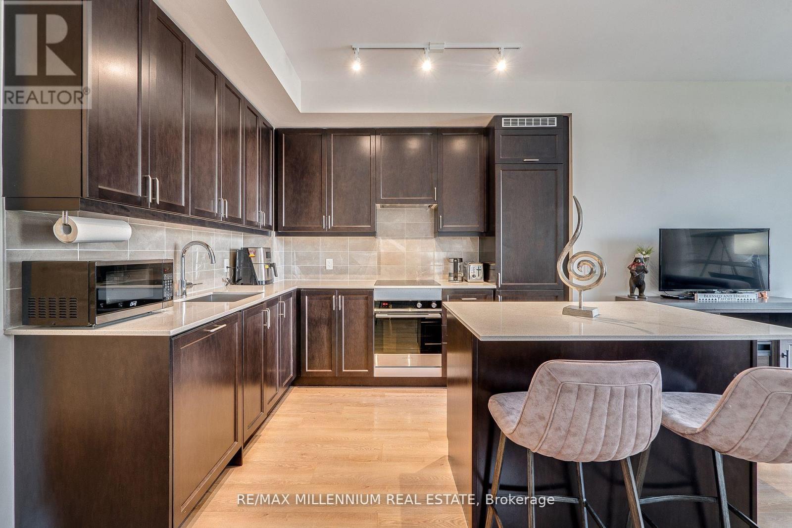 Property at 421 - 9075 JANE STREET image 2