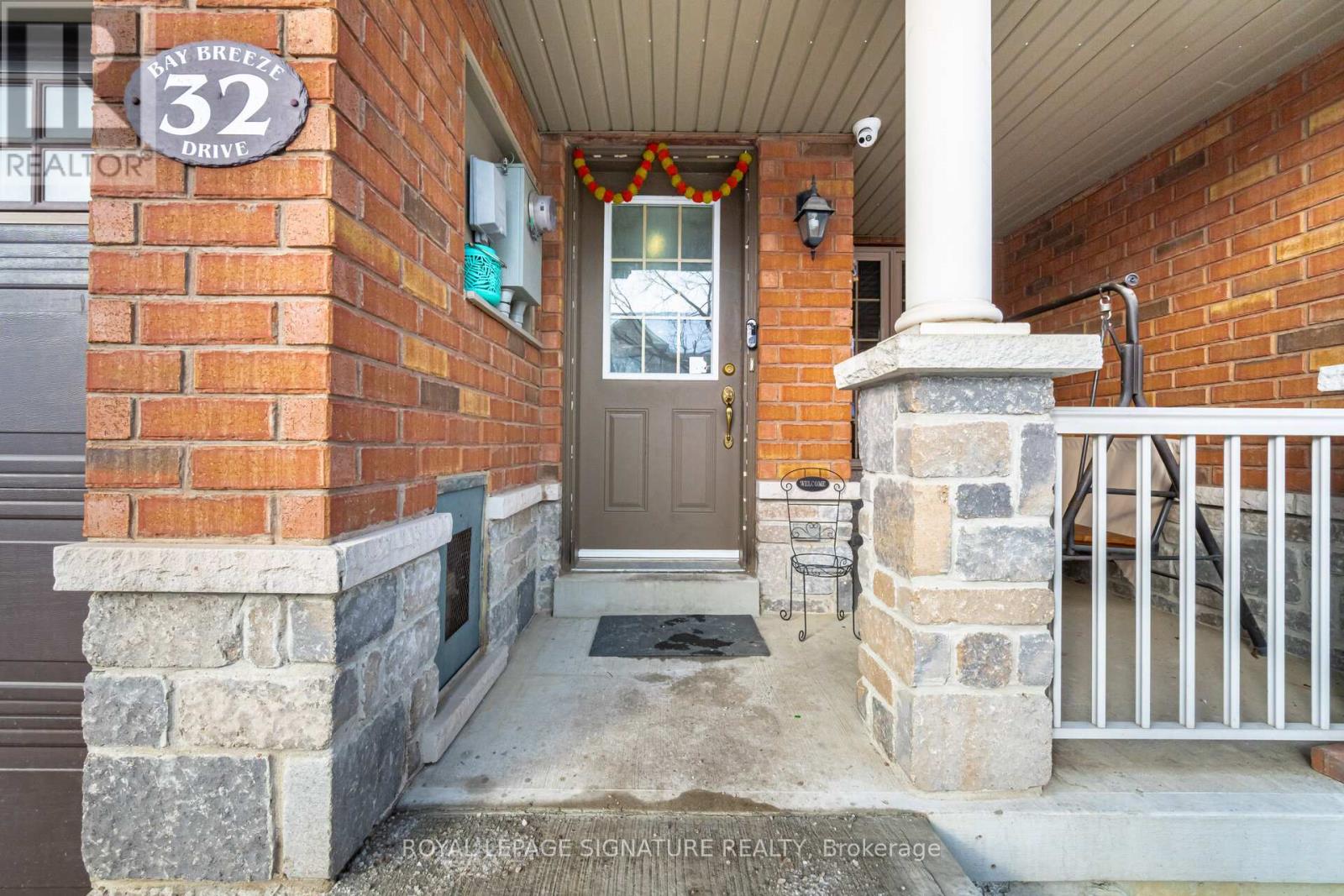 32 Bay Breeze Drive, Brampton, Ontario  L6R 0M1 - Photo 4 - W12068387