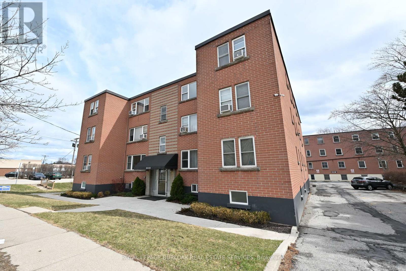 Property at 11 - 2418 NEW STREET image 1