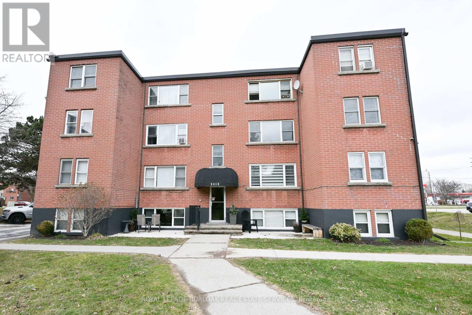 Property at 11 - 2418 NEW STREET image 3