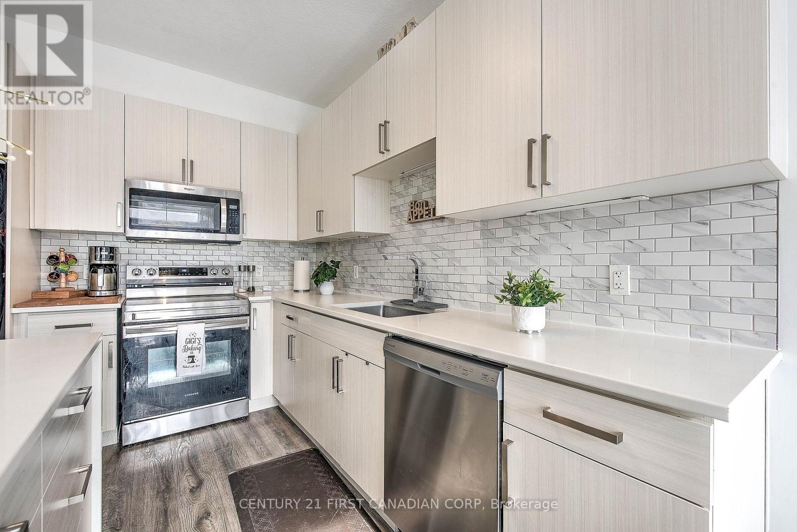 Photo 11 of 38 for 74 - 3380 Singleton Avenue