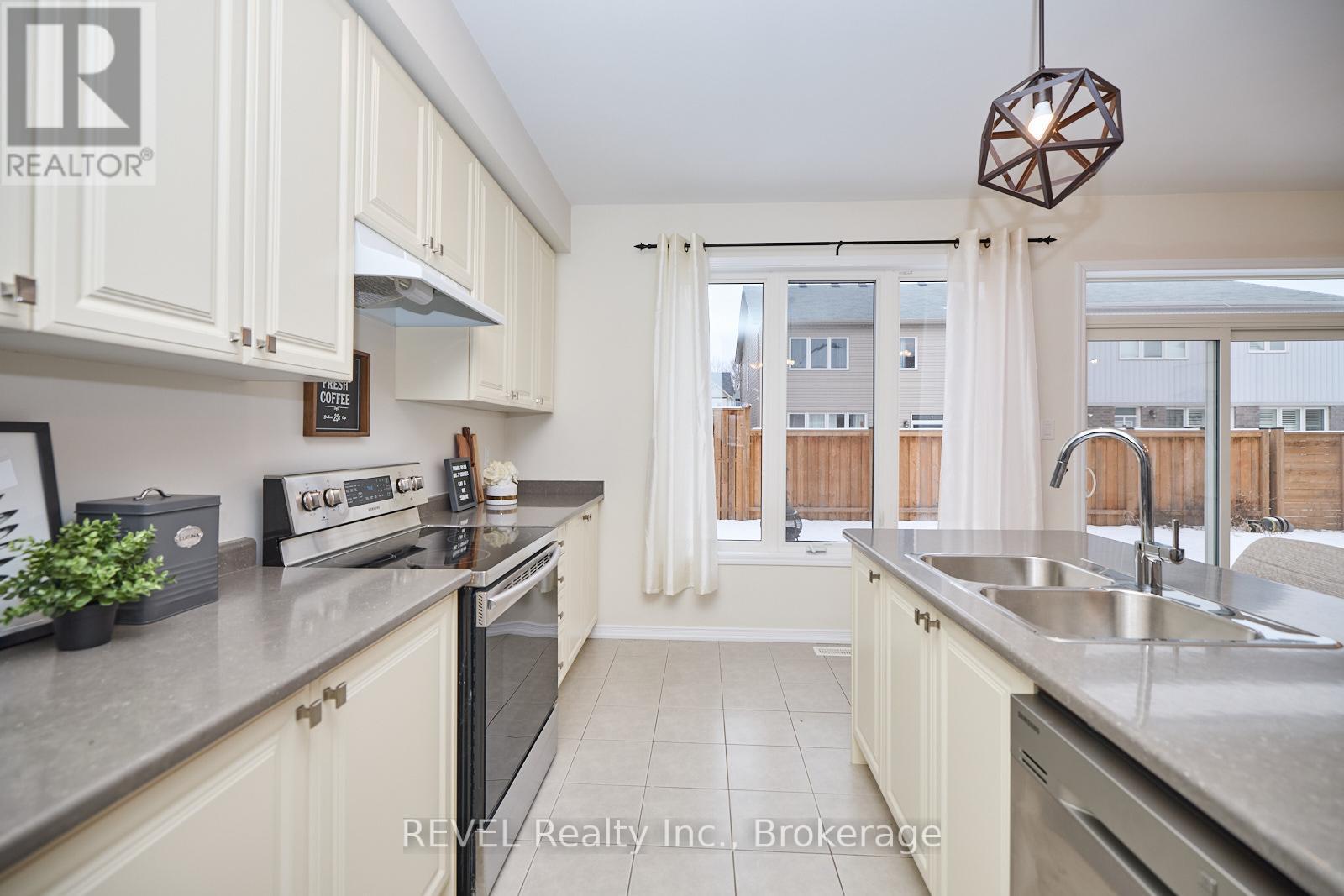 8767 Sourgum Avenue, Niagara Falls (Brown), Ontario  L2H 3S3 - Photo 8 - X12068482
