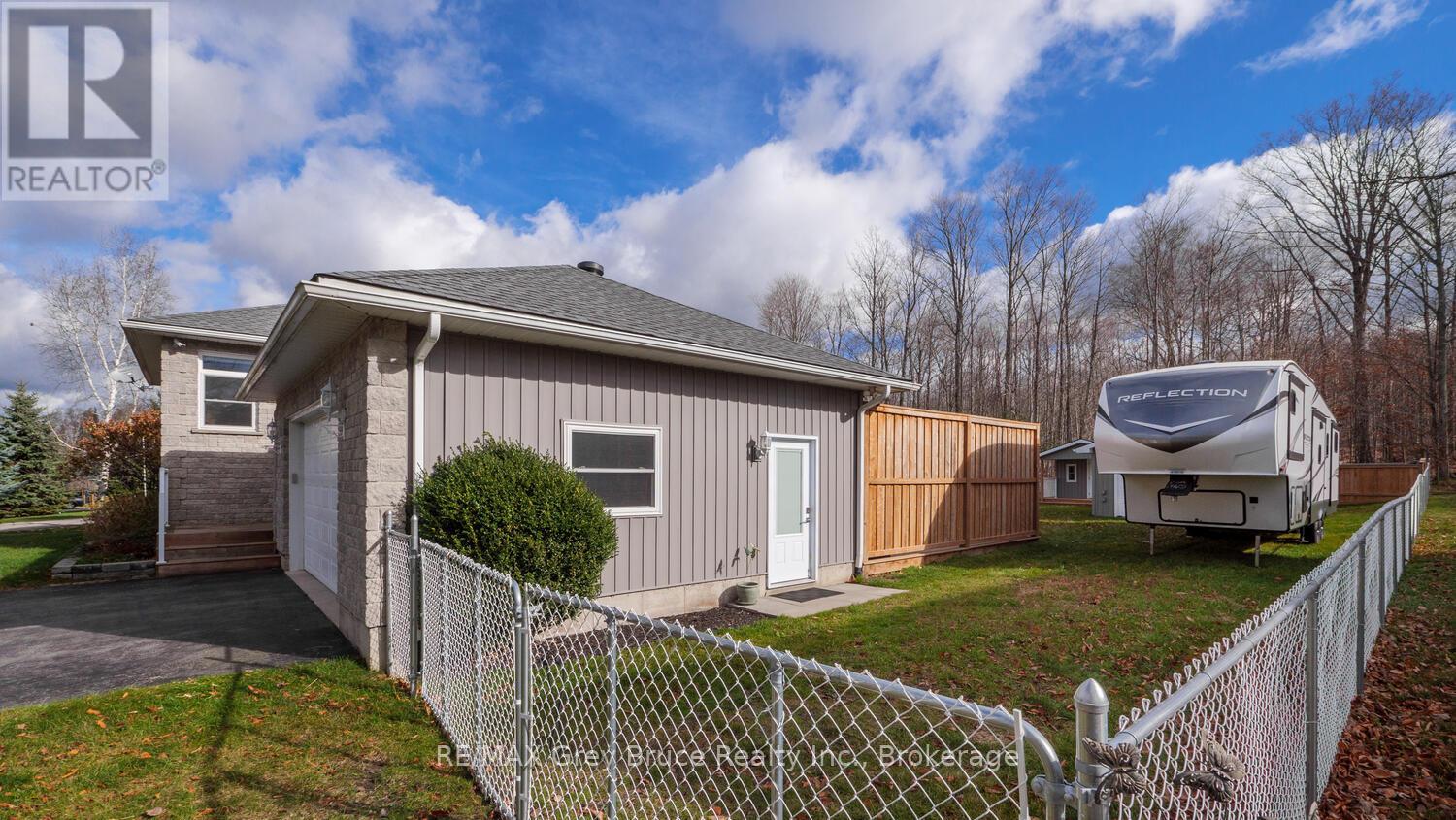 18 Walker Way, South Bruce Peninsula, Ontario  N0H 2G0 - Photo 37 - X12068489