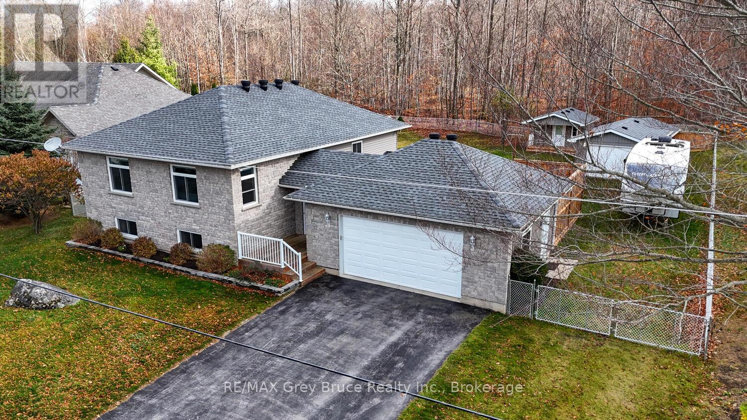 18 Walker Way, South Bruce Peninsula, Ontario  N0H 2G0 - Photo 6 - X12068489