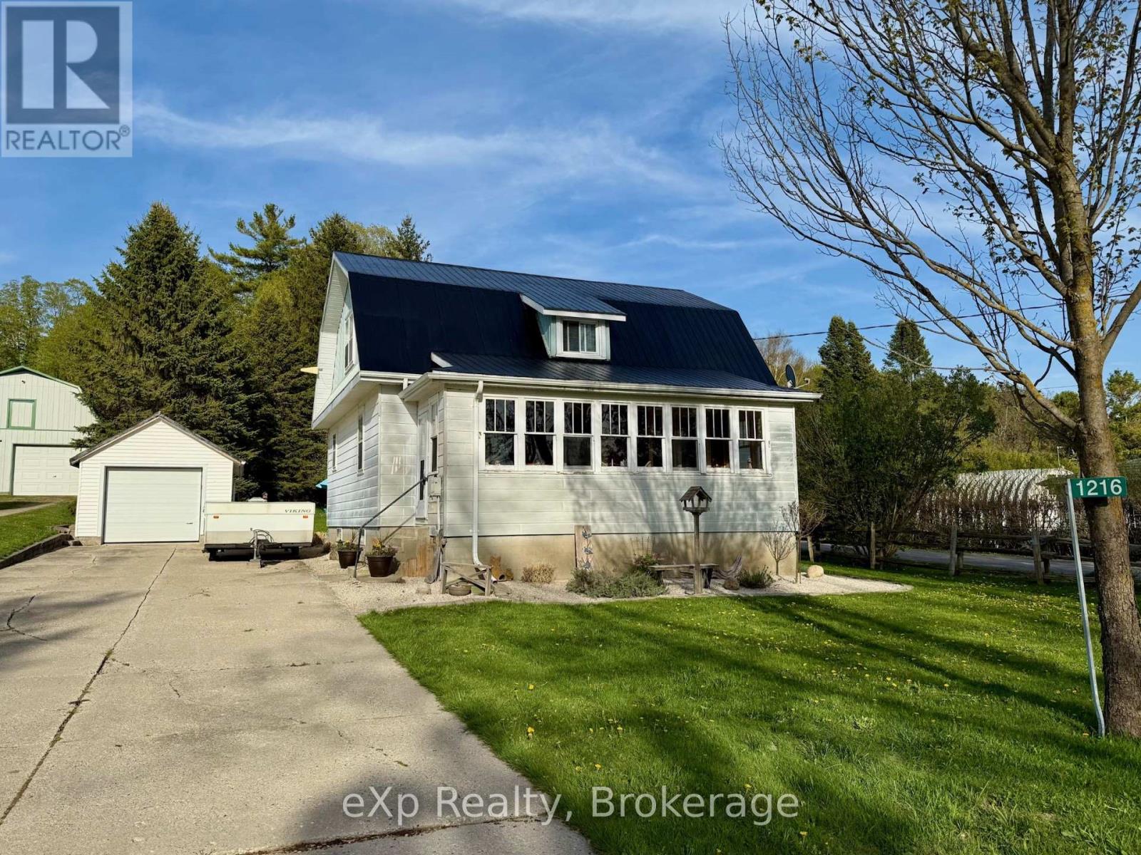 1216 Bruce Road, South Bruce, Ontario  N0G 1W0 - Photo 1 - X12068616