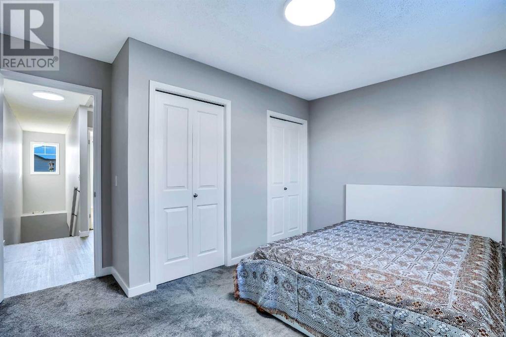 Property at 22 Saddlebrook Point NE image 3
