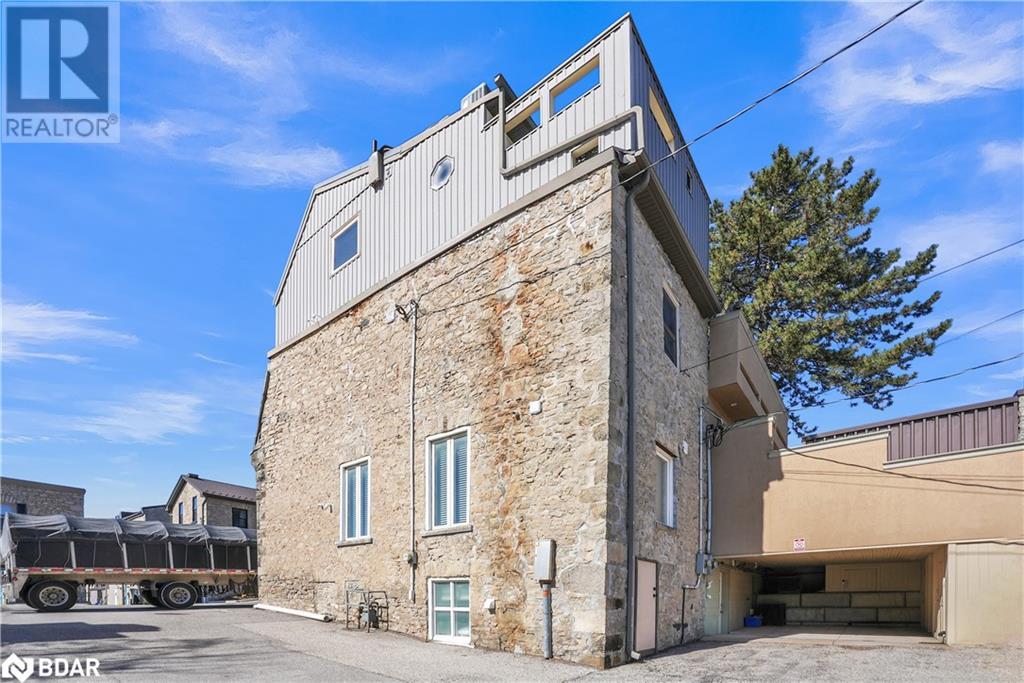 Property at 130 ST DAVID Street S image 3
