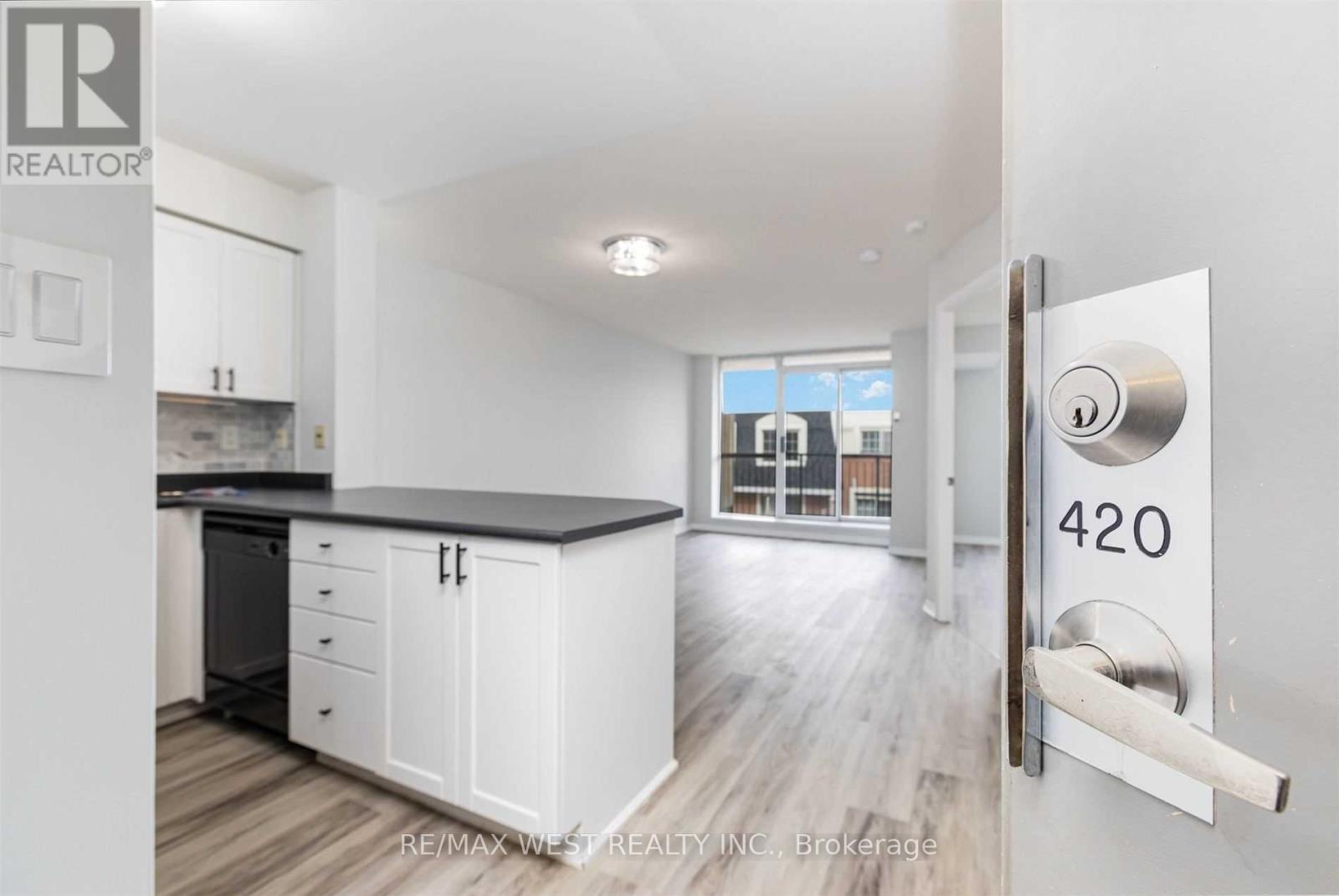 420 - 1000 King Street W, Toronto, Ontario  M6K 3N1 - Photo 2 - C12068480