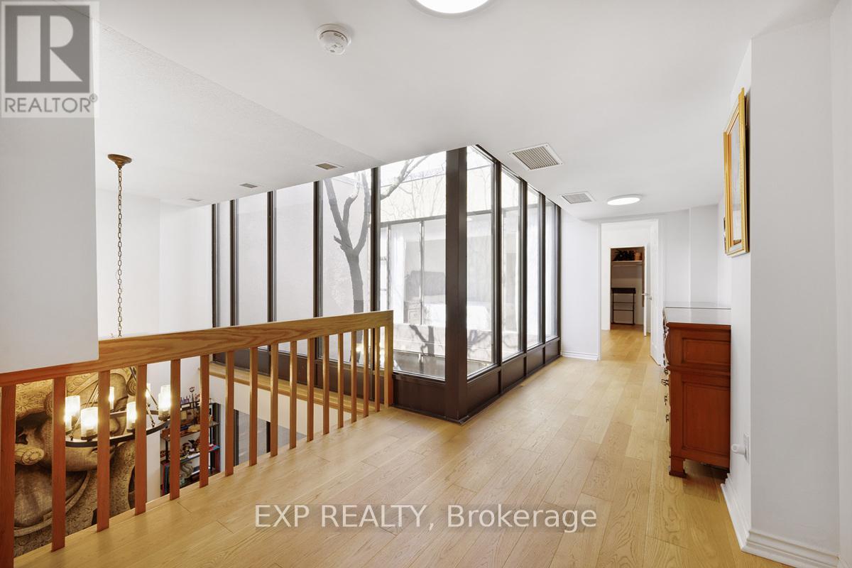 72 Granby Street, Toronto, Ontario  M5B 2J5 - Photo 9 - C12068579