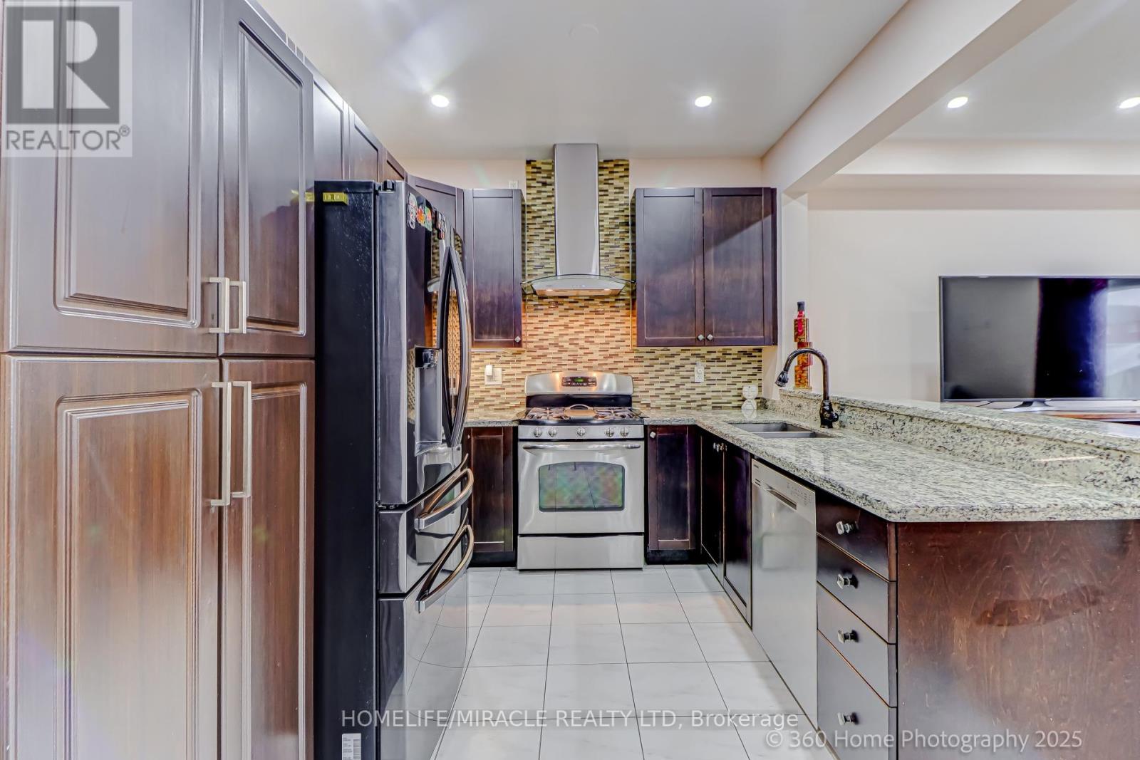 652 Lott Crescent, Milton, Ontario  L9T 7P7 - Photo 9 - W12068633
