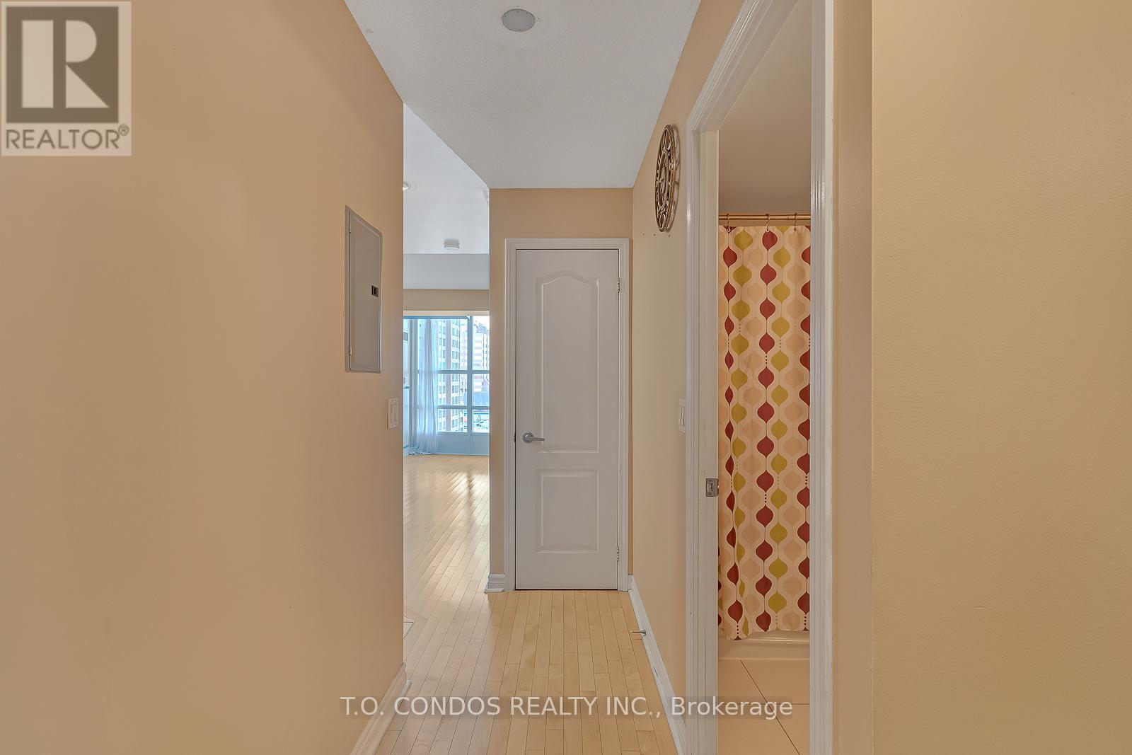 906 - 33 Elm Drive W, Mississauga, Ontario  L5B 4M2 - Photo 2 - W12068020