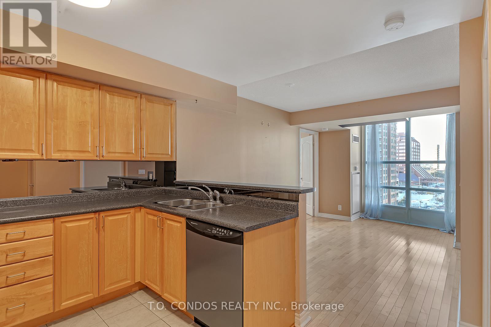 906 - 33 Elm Drive W, Mississauga, Ontario  L5B 4M2 - Photo 4 - W12068020