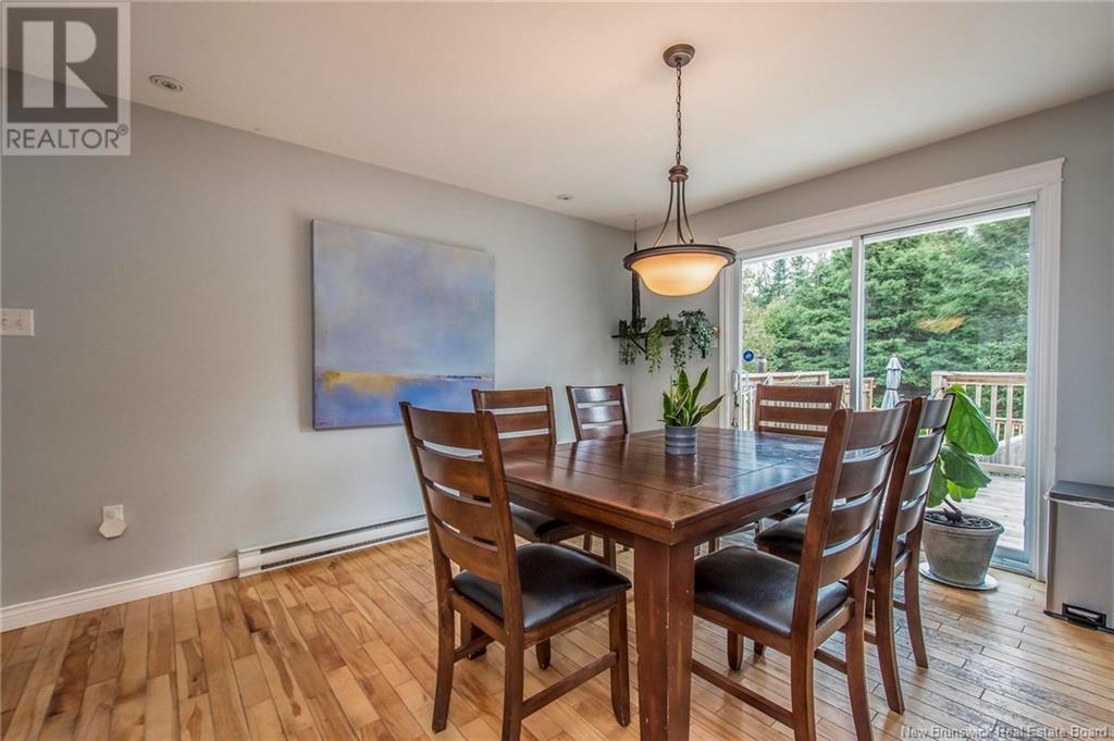 Property at 10 Queensbury Drive image 4