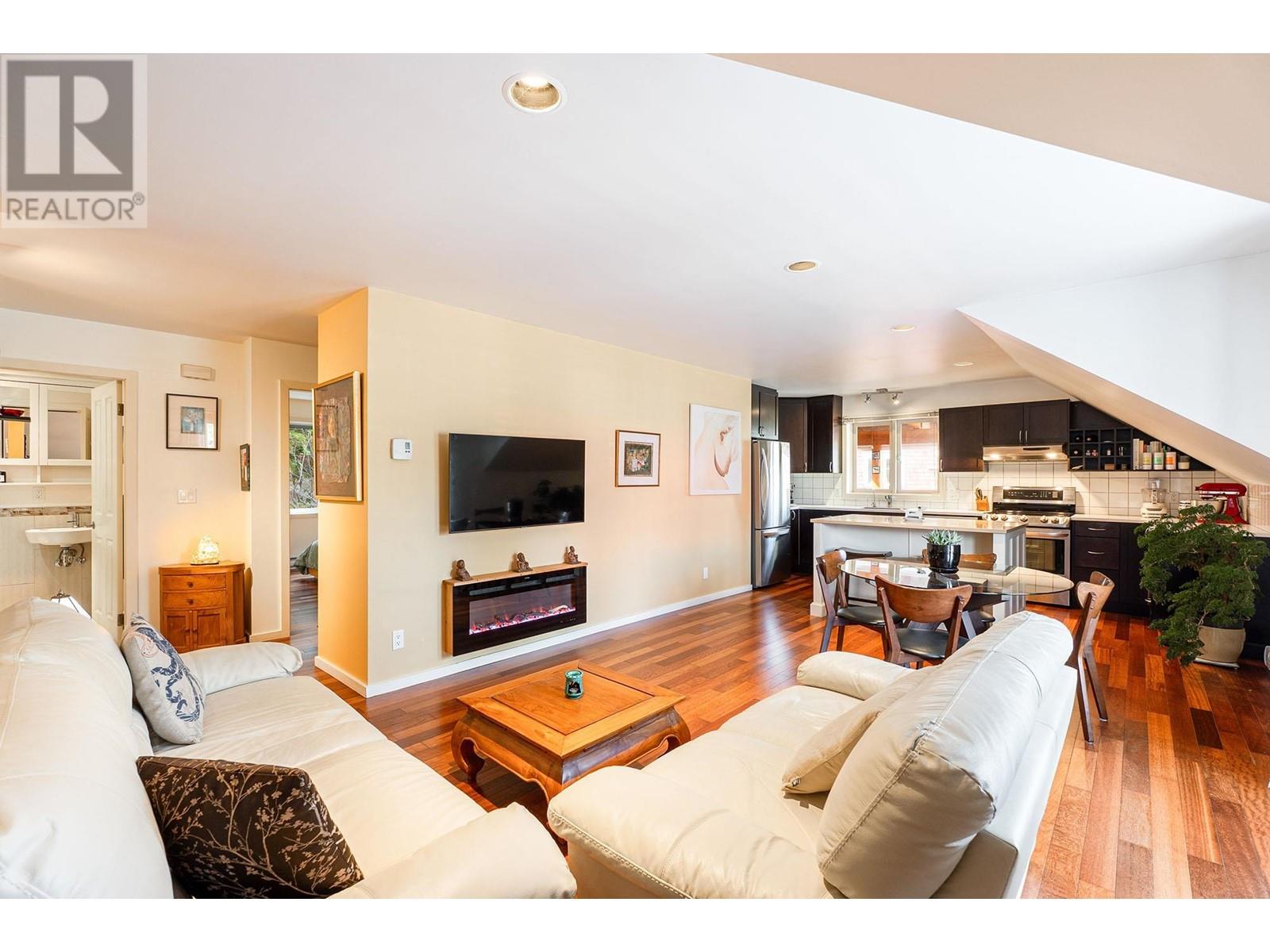 Property at 585 ARTISAN LANE image 4