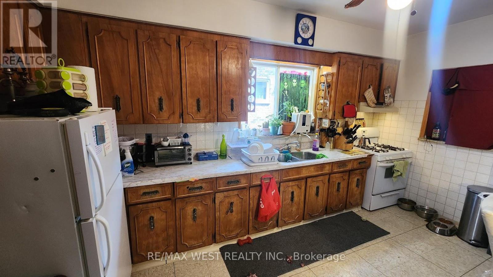 Property at 983 DUNDAS STREET W image 2
