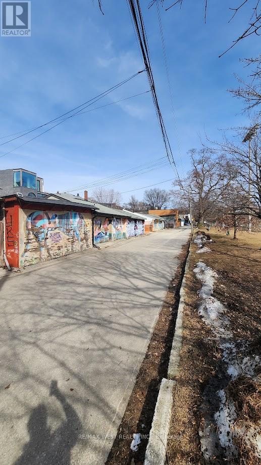 Property at 983 DUNDAS STREET W image 3