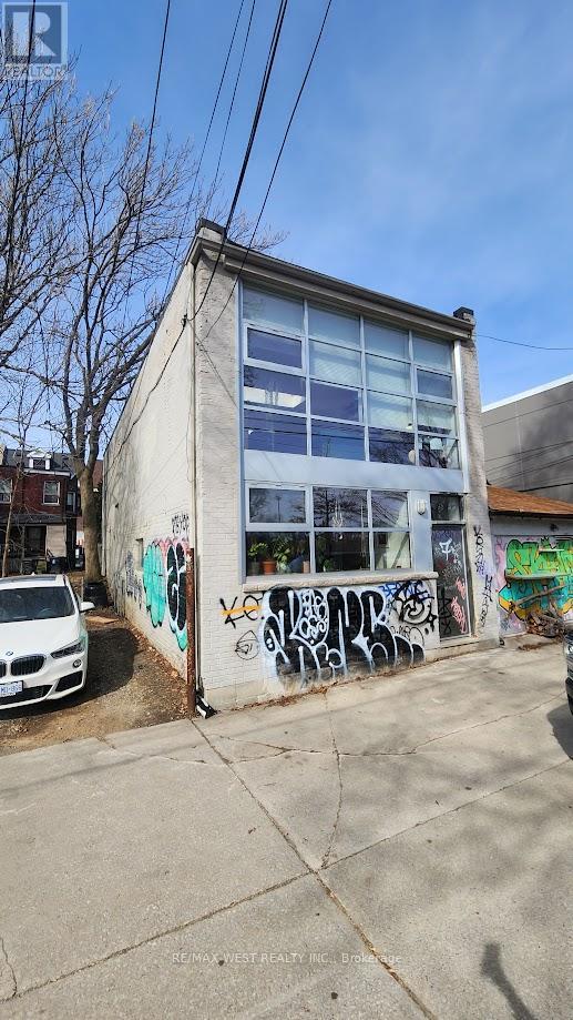 Property at 983 DUNDAS STREET W image 4