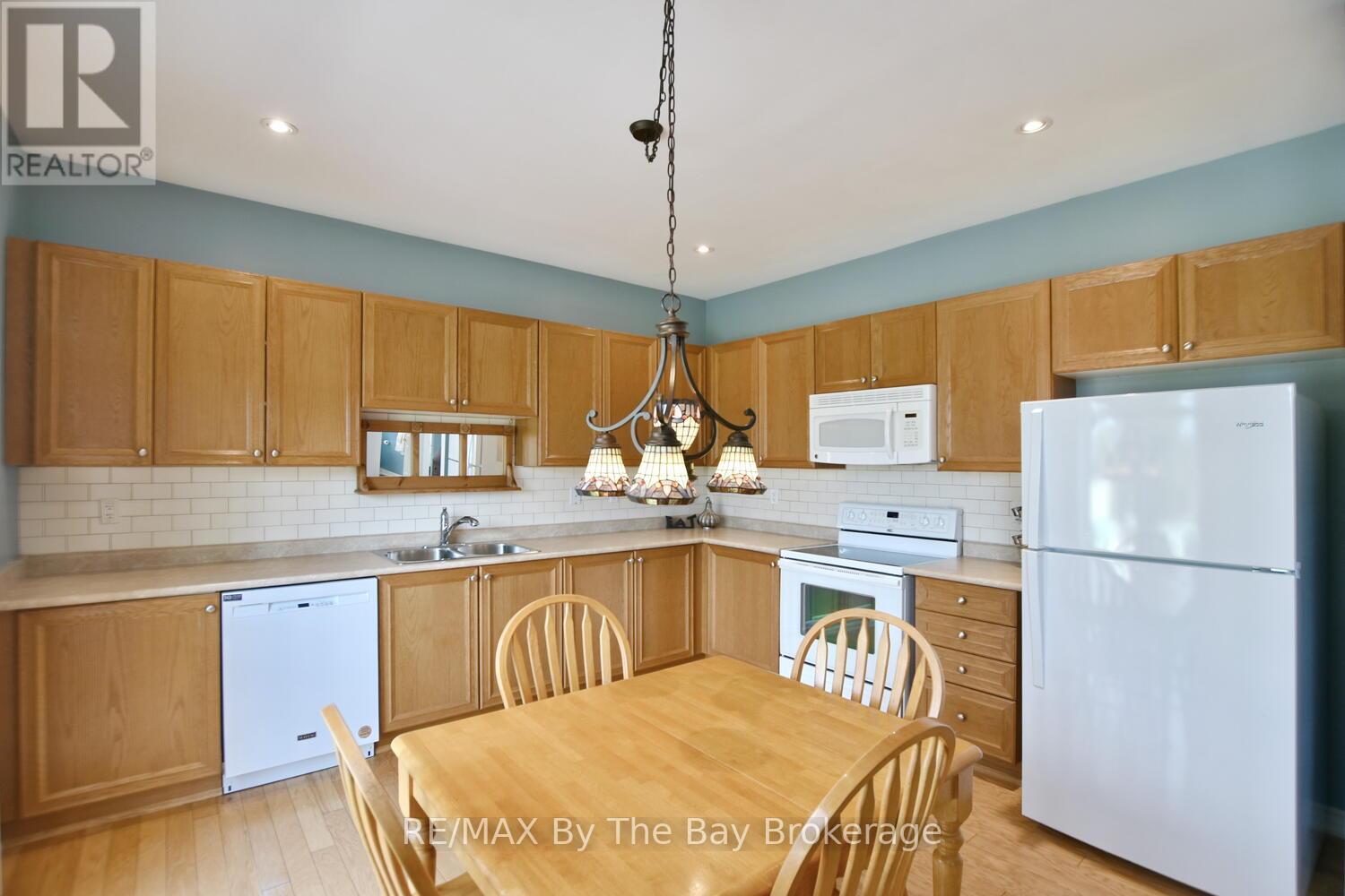 16 Clubhouse Drive, Collingwood, Ontario  L9Y 4Z6 - Photo 14 - S12068215