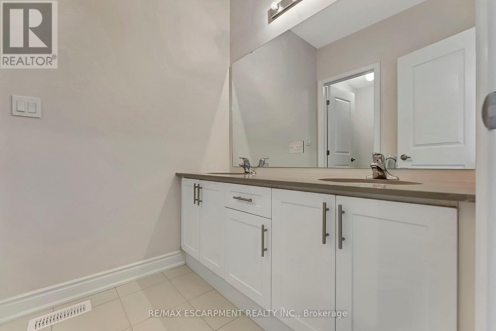 3109 Perkins Way, Oakville, Ontario  L6H 7G1 - Photo 23 - W12068723