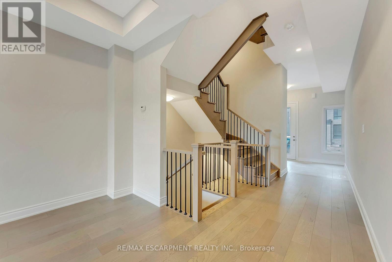 3109 Perkins Way, Oakville, Ontario  L6H 7G1 - Photo 5 - W12068723