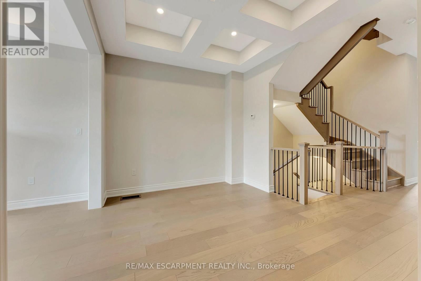 3109 Perkins Way, Oakville, Ontario  L6H 7G1 - Photo 6 - W12068723