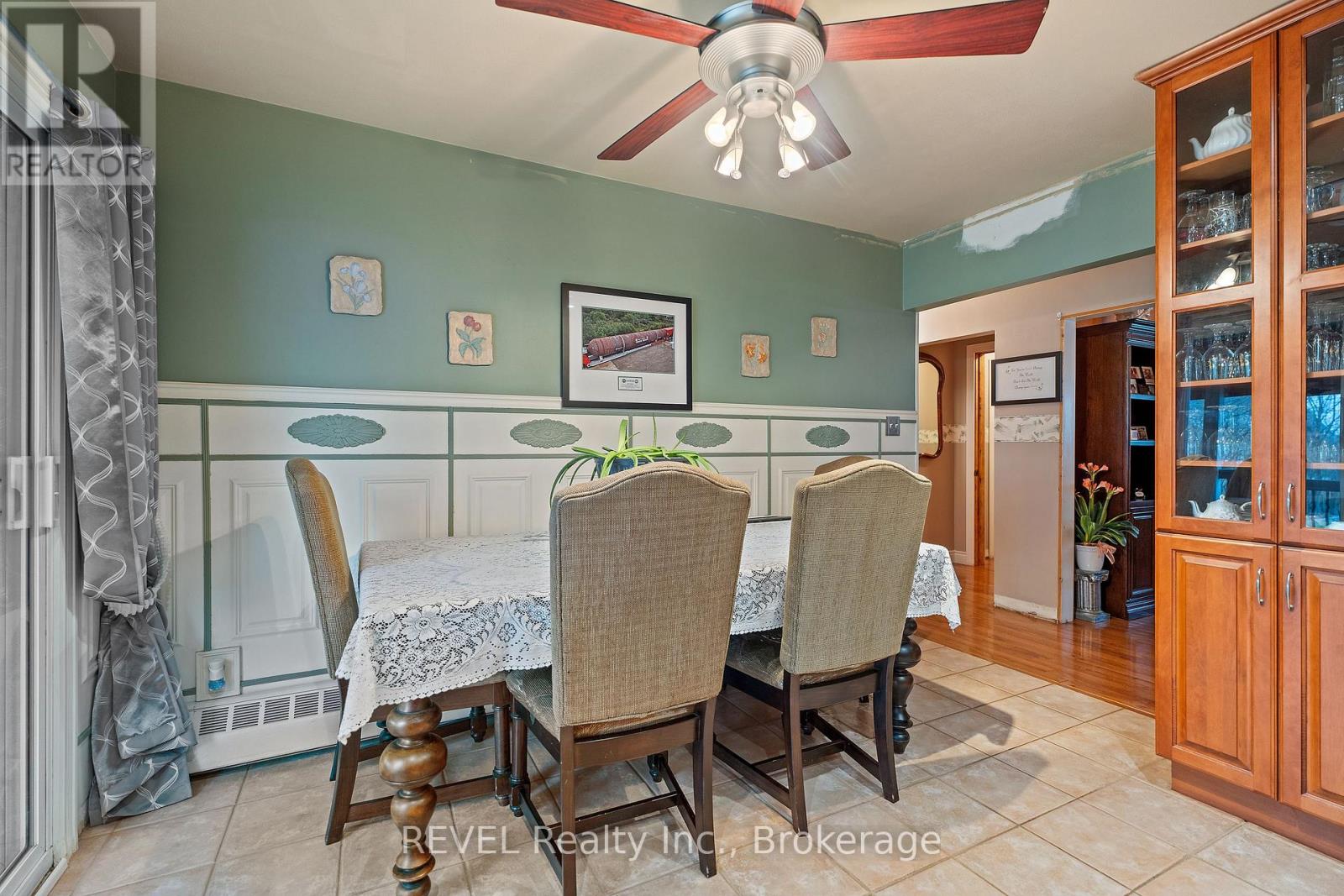 6398 Mountain Road, Niagara Falls (Stamford), Ontario  L2E 6S4 - Photo 14 - X12068864