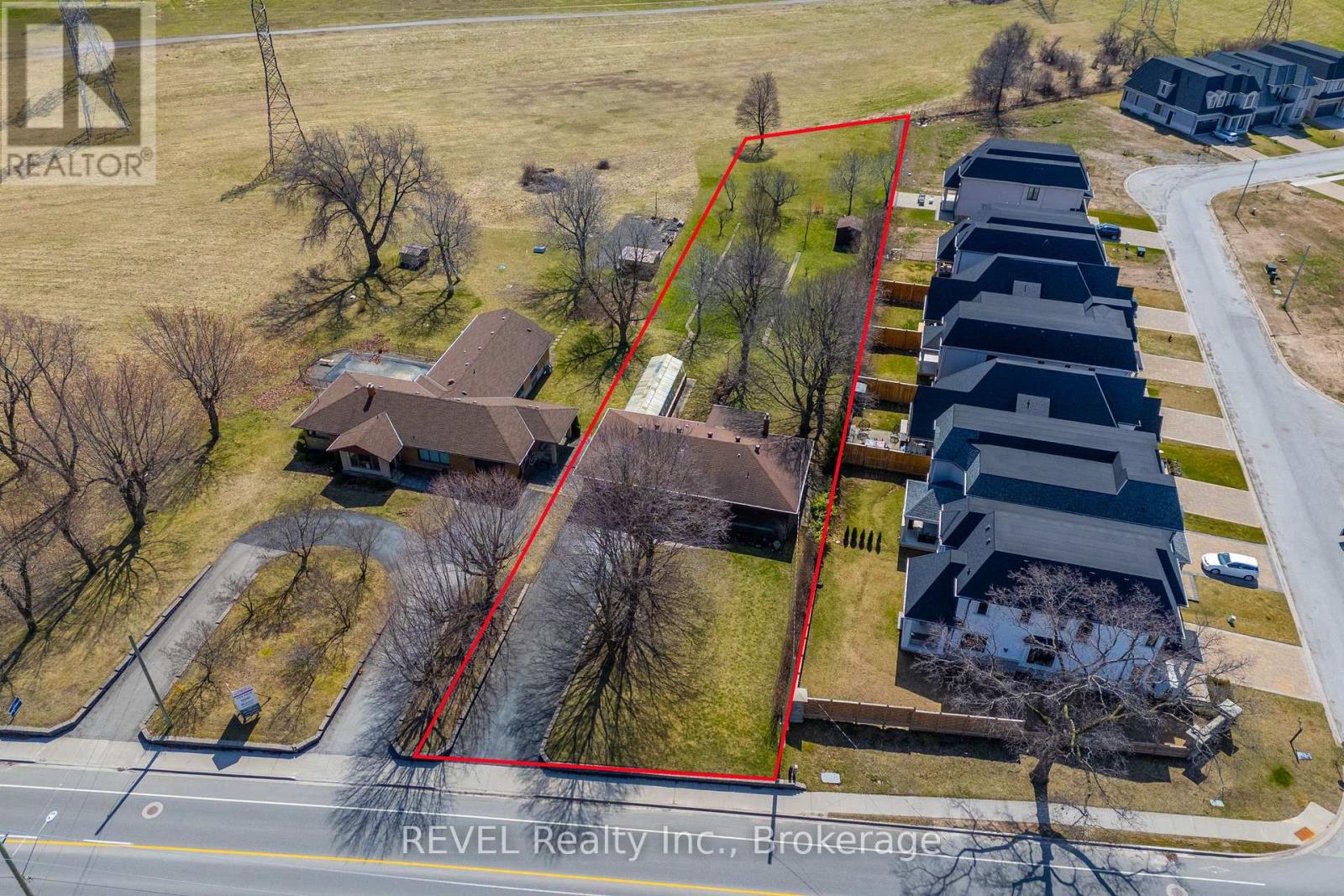 6398 Mountain Road, Niagara Falls (Stamford), Ontario  L2E 6S4 - Photo 30 - X12068864