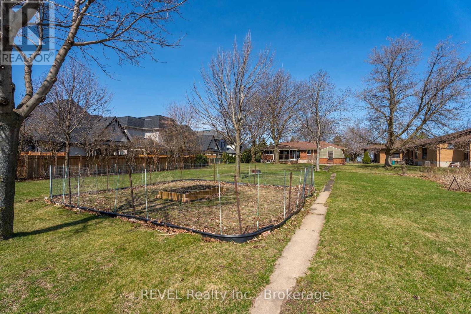 6398 Mountain Road, Niagara Falls (Stamford), Ontario  L2E 6S4 - Photo 31 - X12068864