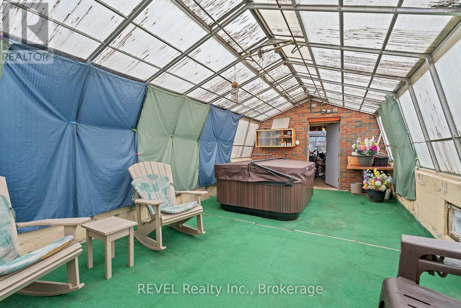 6398 Mountain Road, Niagara Falls (Stamford), Ontario  L2E 6S4 - Photo 36 - X12068864