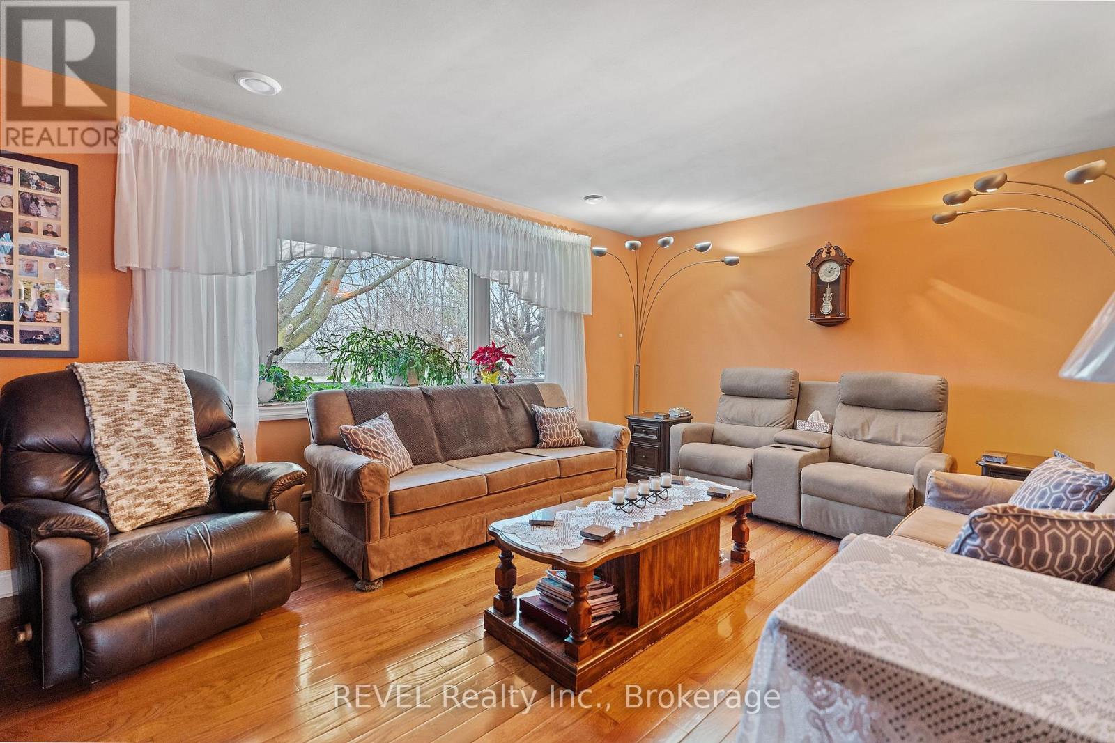 6398 Mountain Road, Niagara Falls (Stamford), Ontario  L2E 6S4 - Photo 6 - X12068864