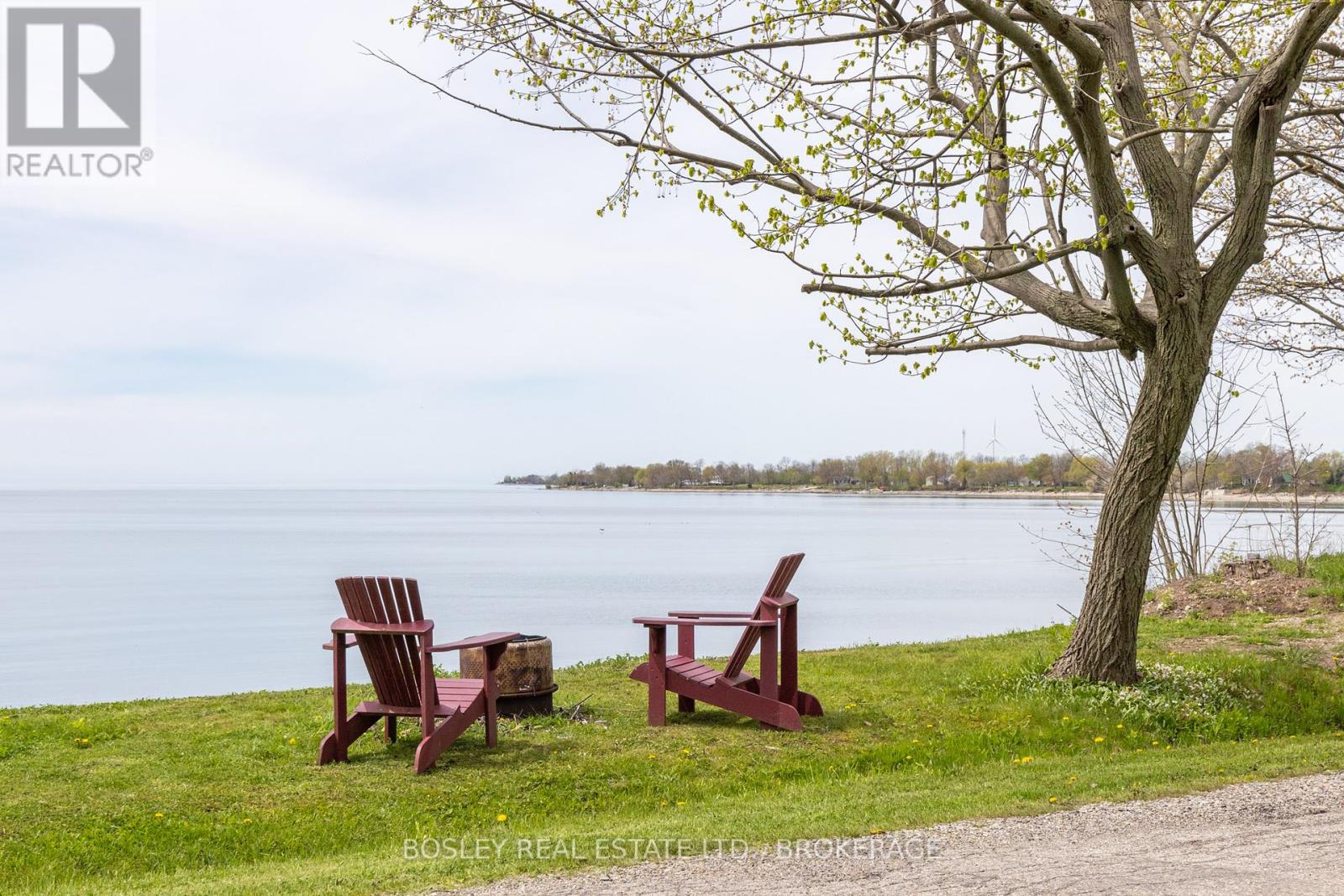 557 Edgewater Place, Haldimand (Dunnville), Ontario  N1A 2W8 - Photo 4 - X12068907