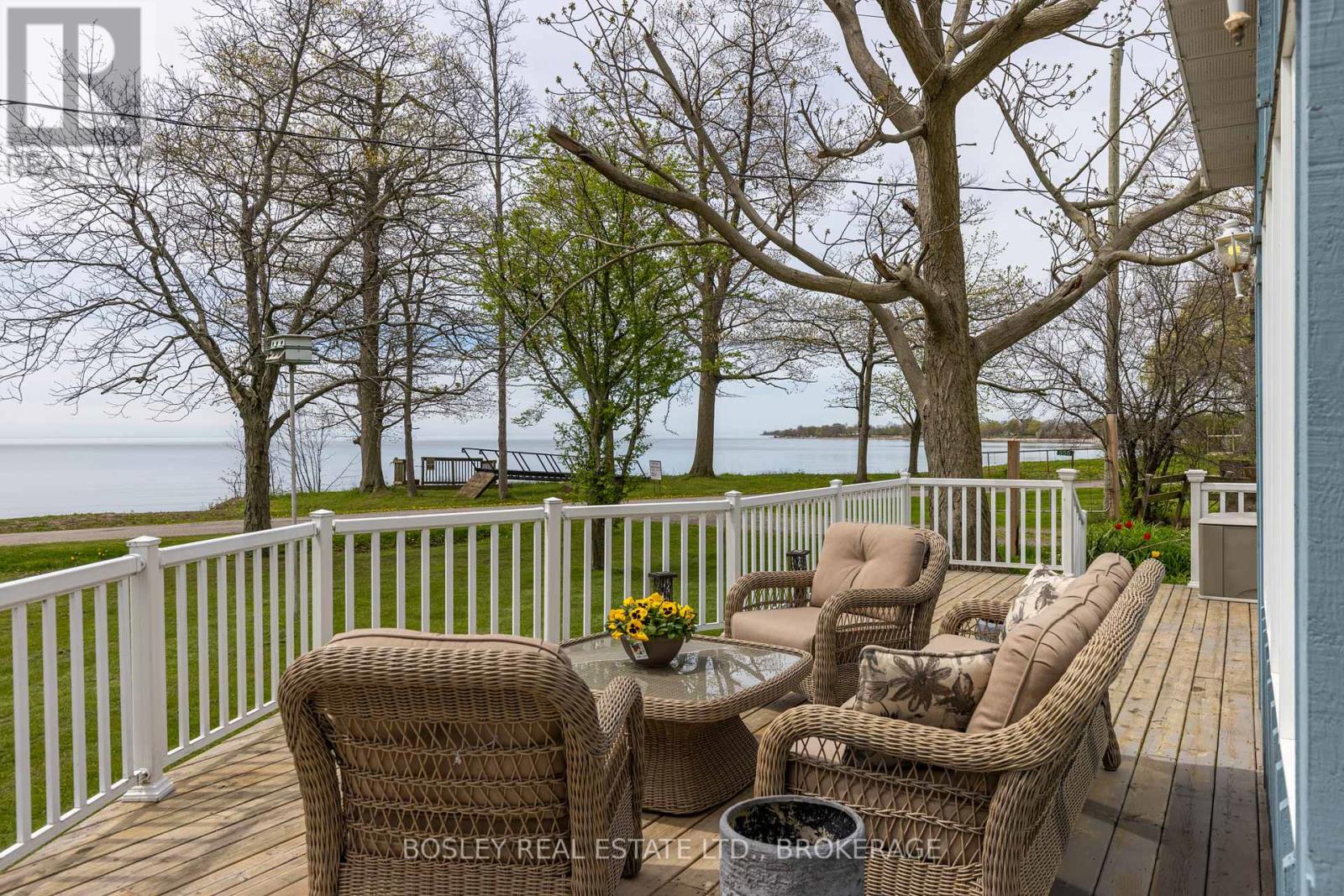 557 Edgewater Place, Haldimand (Dunnville), Ontario  N1A 2W8 - Photo 5 - X12068907