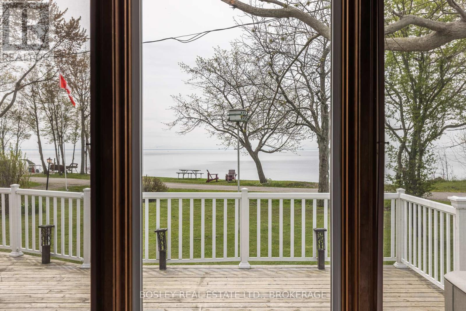 557 Edgewater Place, Haldimand (Dunnville), Ontario  N1A 2W8 - Photo 8 - X12068907