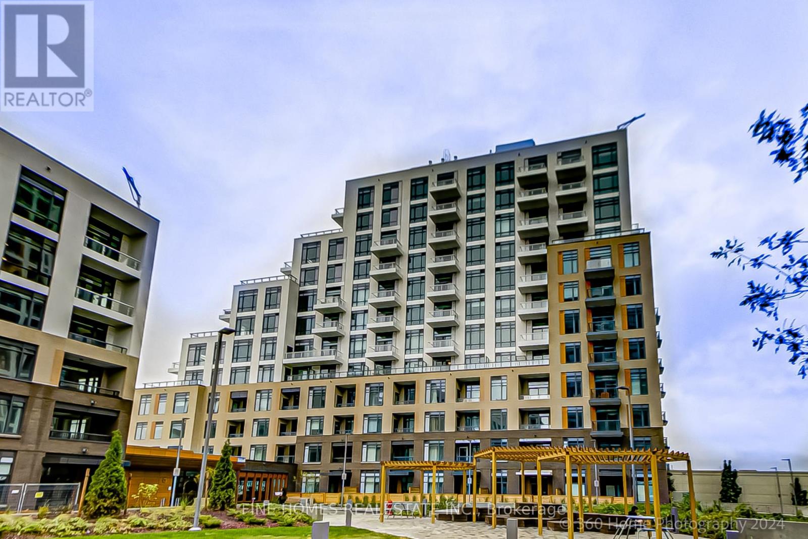 712 - 8 BEVERLEY GLEN BOULEVARD, Vaughan, Ontario