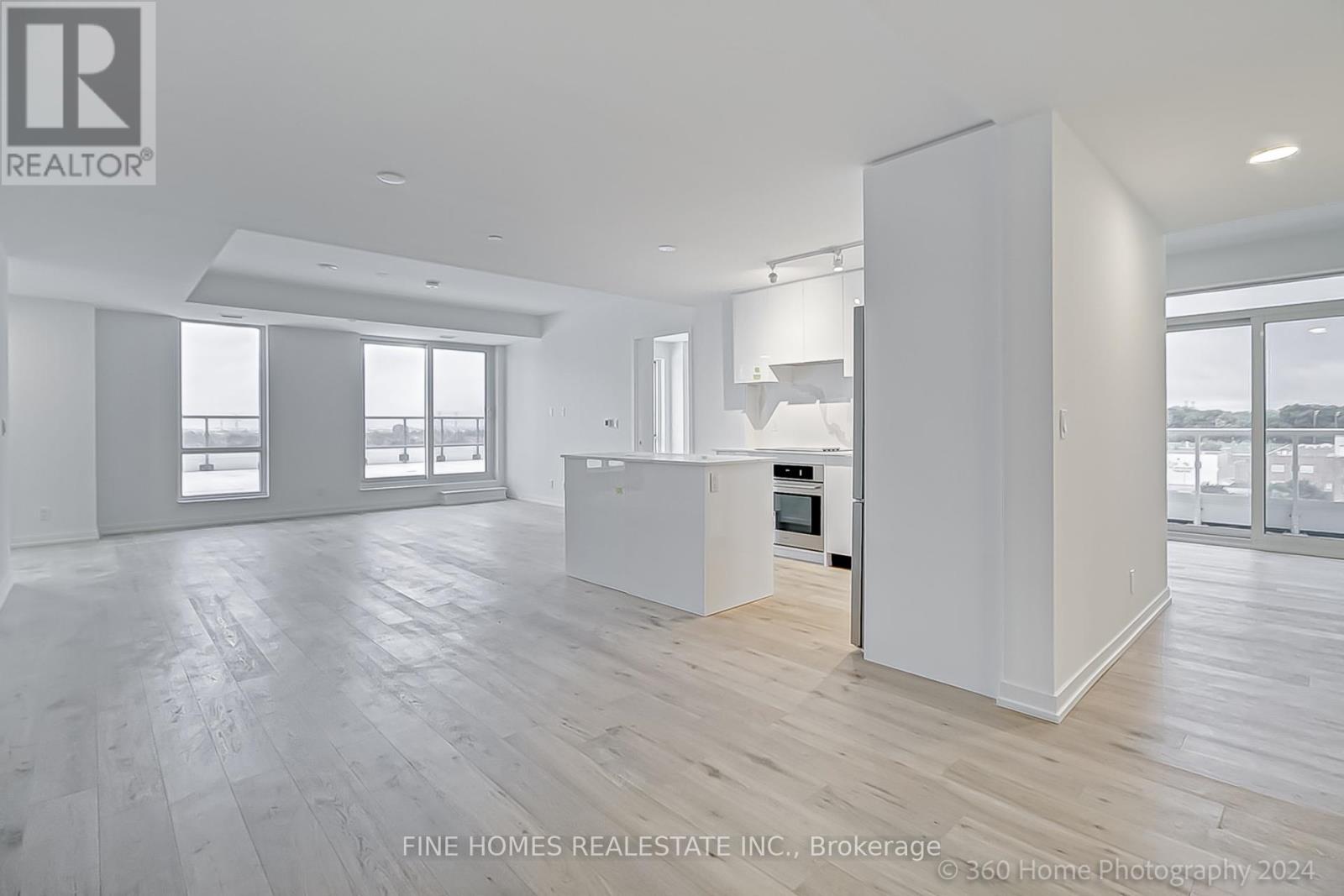 712 - 8 Beverley Glen Boulevard, Vaughan, Ontario  L4J 0L4 - Photo 2 - N12068826