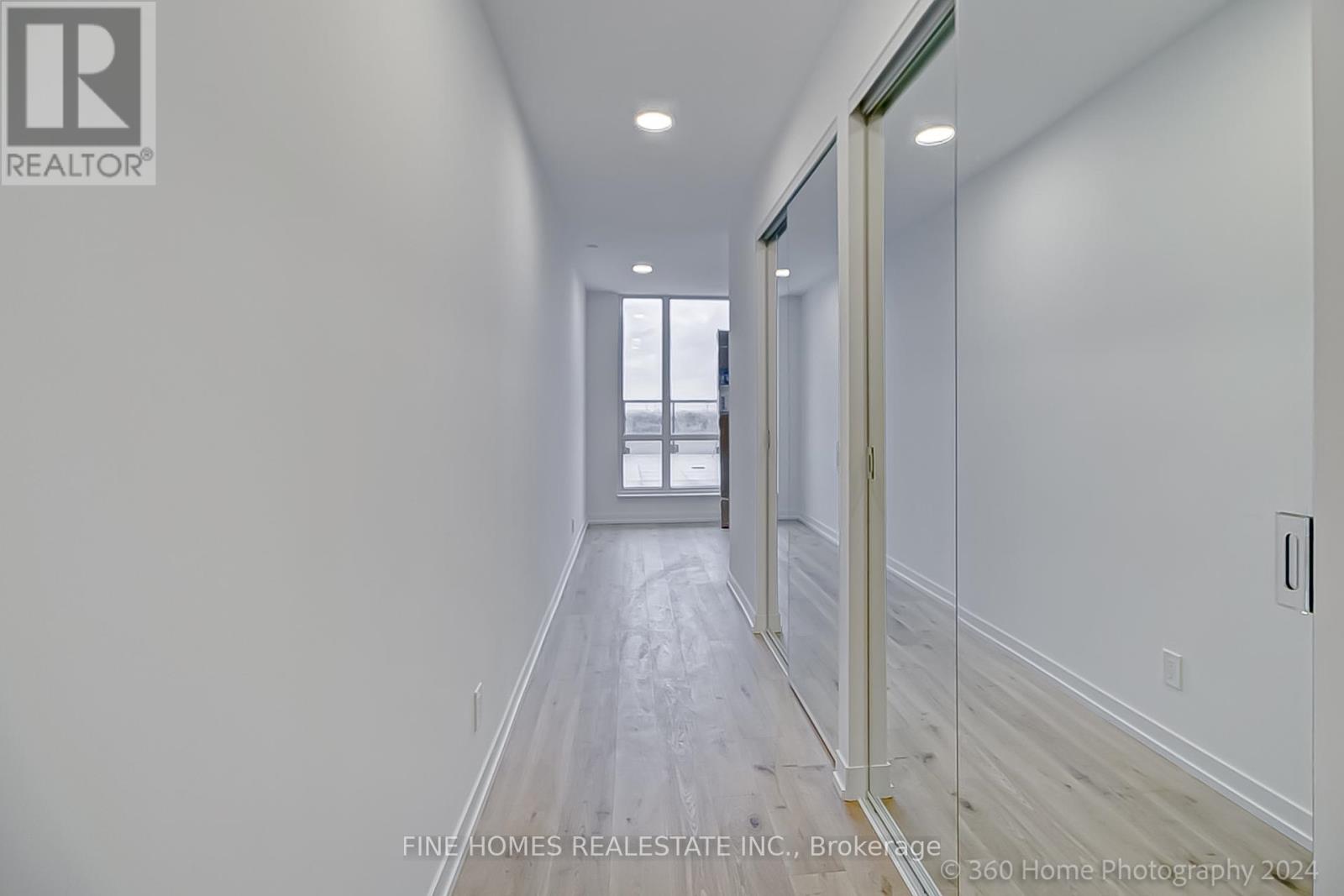 712 - 8 Beverley Glen Boulevard, Vaughan, Ontario  L4J 0L4 - Photo 5 - N12068826