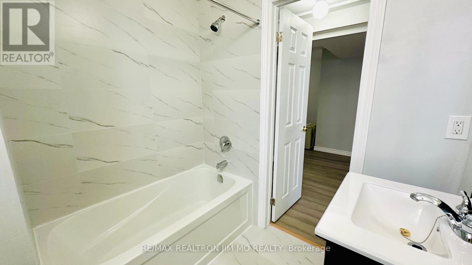 Lower - 288 Parkwood Avenue, Georgina, Ontario  L4P 2X3 - Photo 10 - N12068889