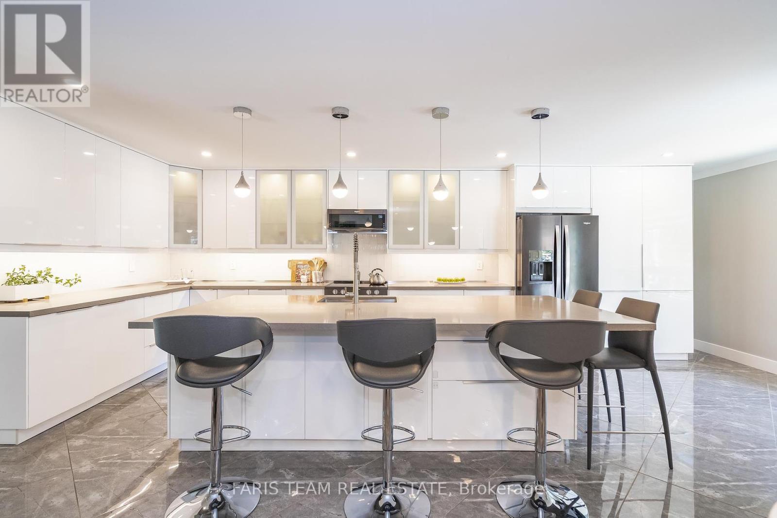 Property at 64 ROYAL BEECH DRIVE image 4