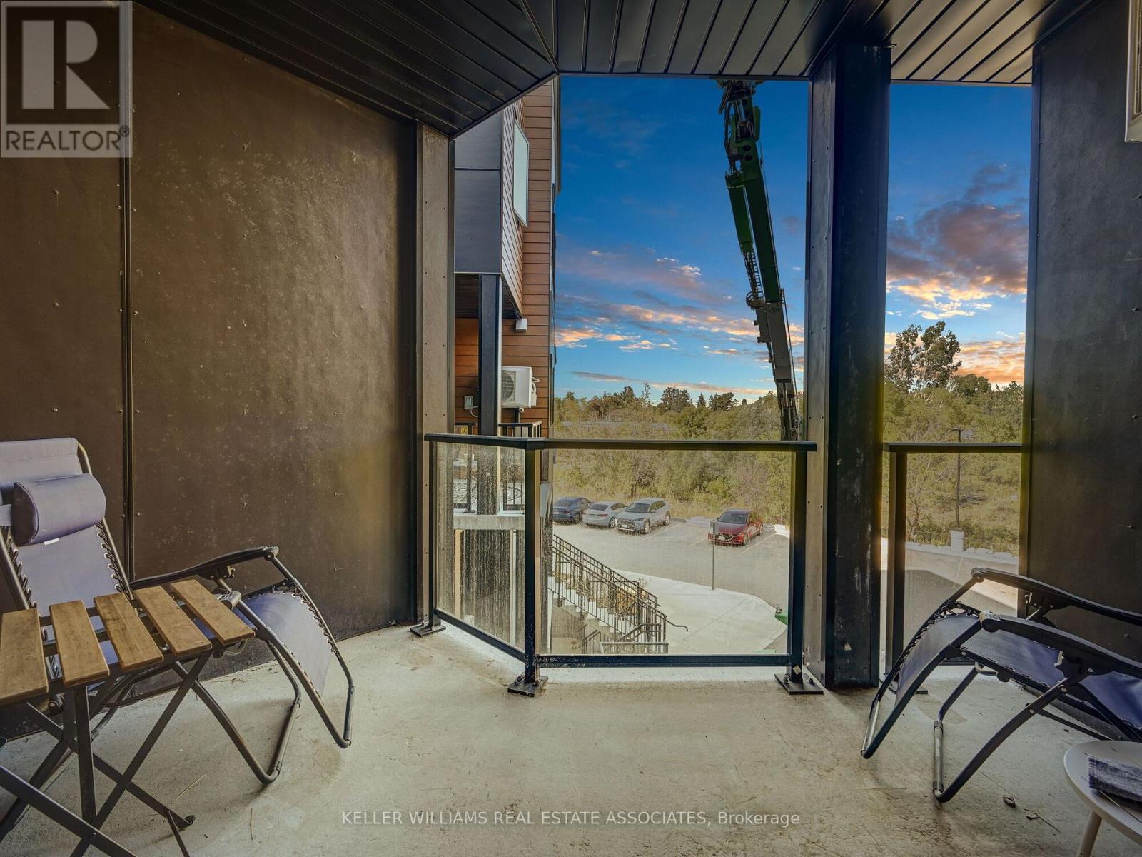 Property at 307 - 17 CENTRE STREET image 3