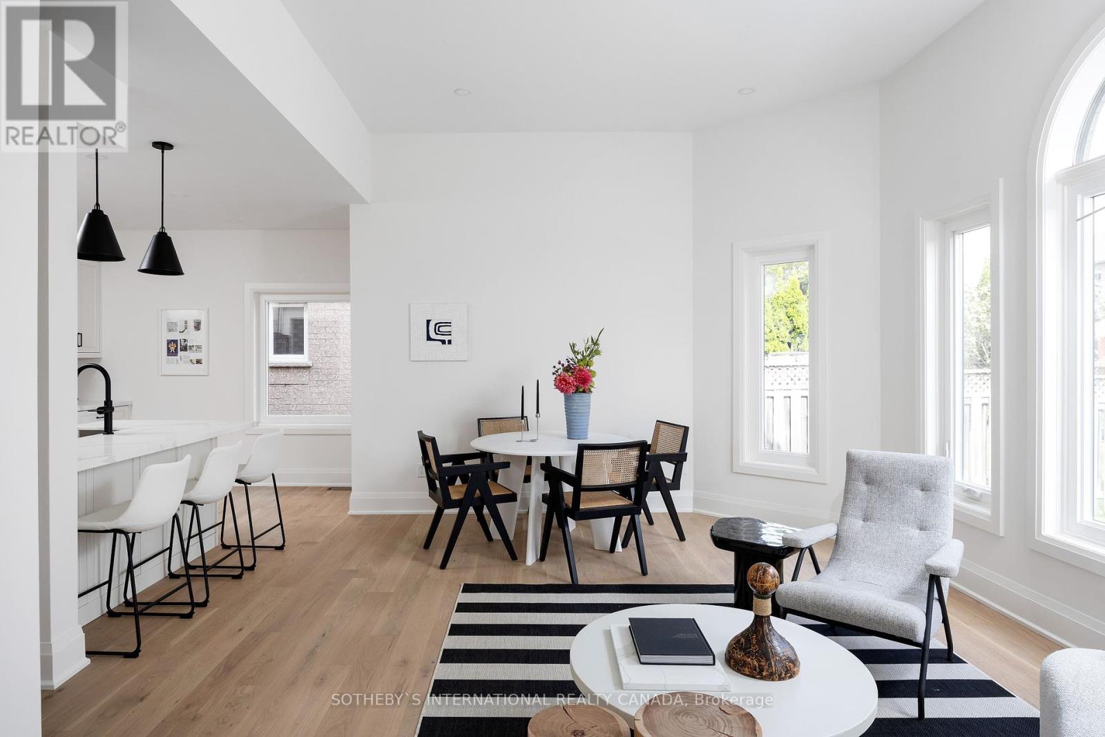 Property at 5092 FORESTWALK CIRCLE image 4